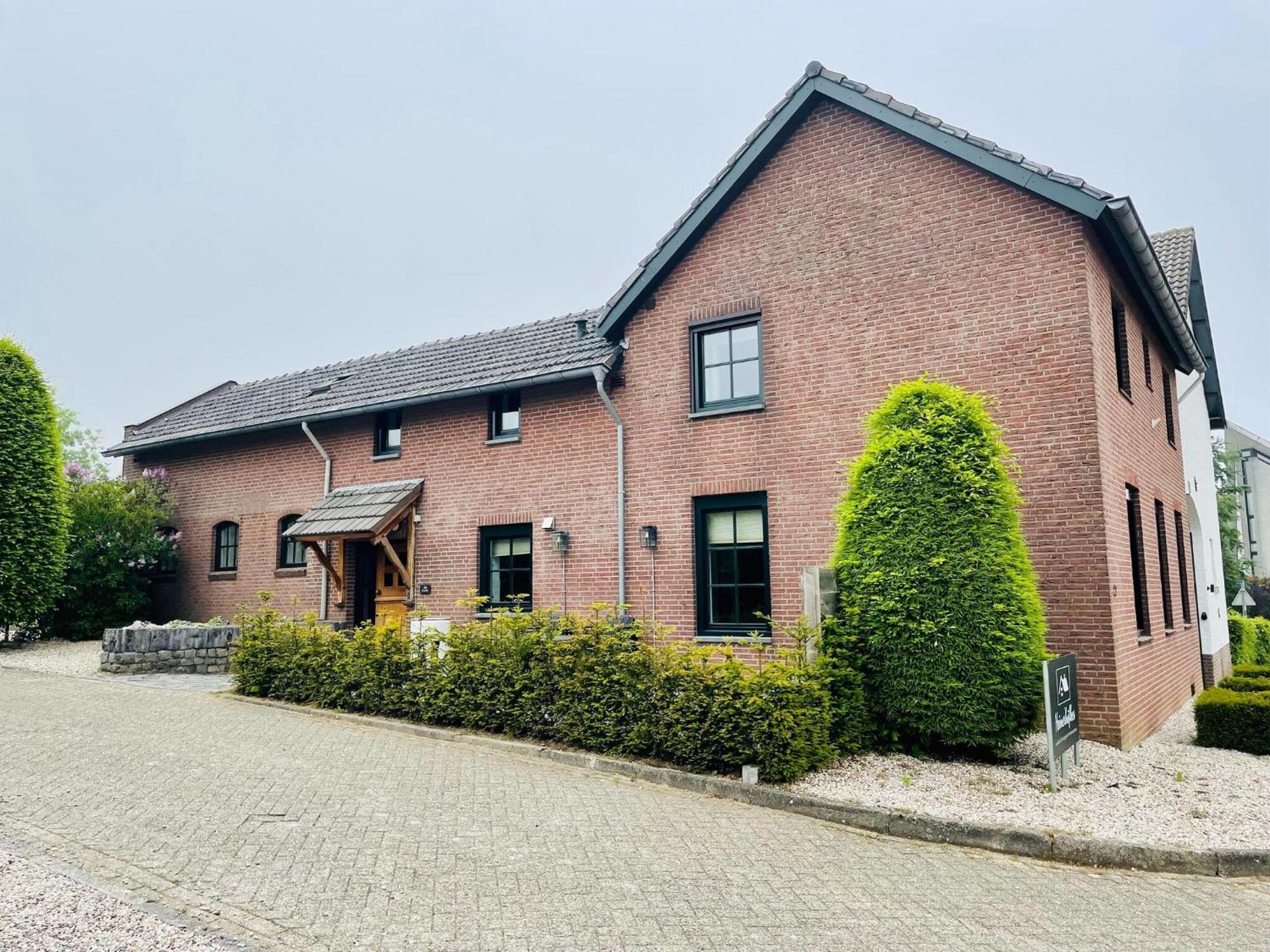 Attractive Farmhouse In South Limburg With Terrace Klimmen Exterior foto